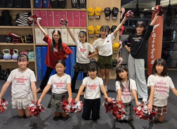 笑顔と元気を届ける、チアダンスステージ
